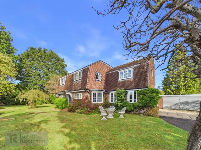 North Road, Three Bridges, RH10, photo 1