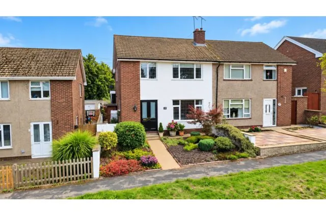 Laurel Road, Newport, NP10, photo 1