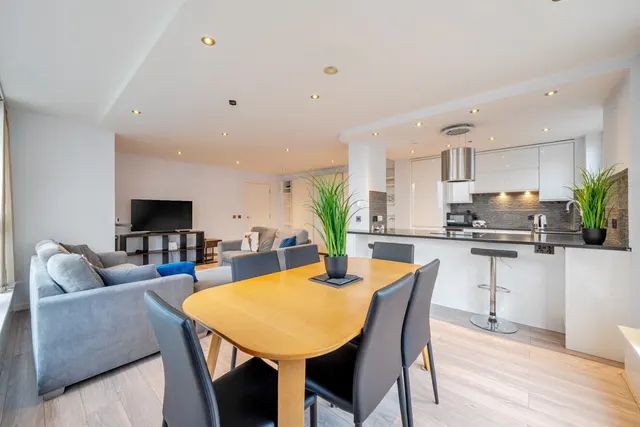 Osiers Road, Putney, London, SW18, photo 1
