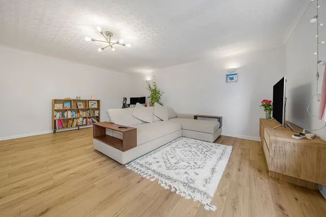 Woodside, Walton On Thames, KT12, photo 2