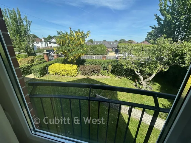 Kings Road, Horsham, RH13, photo 2