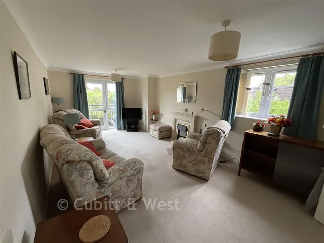 Kings Road, Horsham, RH13, photo 3