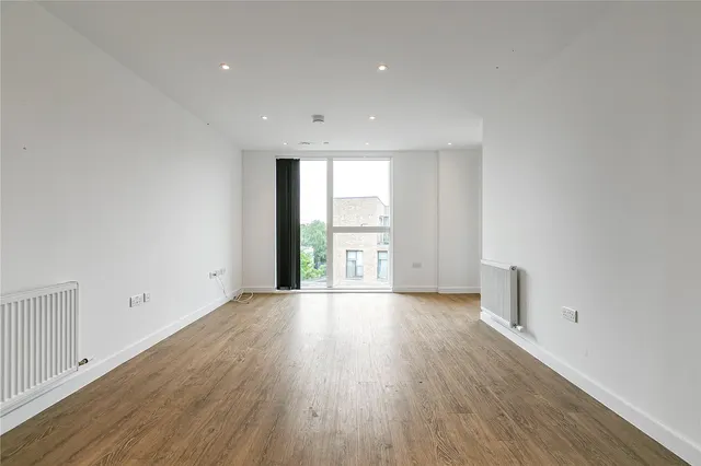 Commerce Road, Brentford, TW8, photo 1