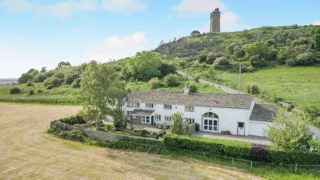 Lumb Lane, Castle Hill, HD4, photo 1