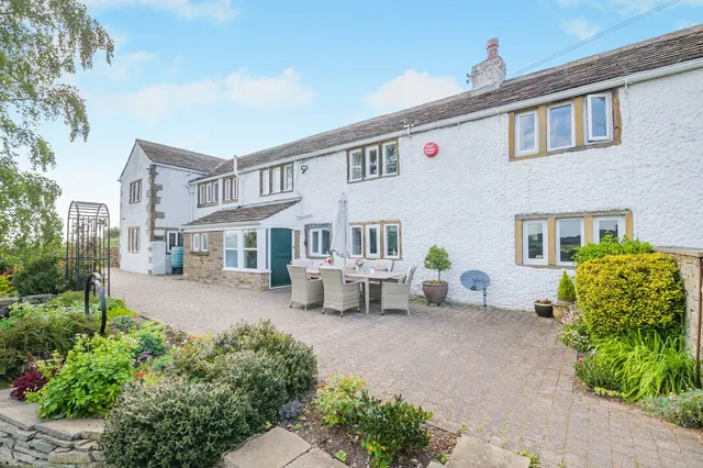 Lumb Lane, Castle Hill, HD4, photo 3
