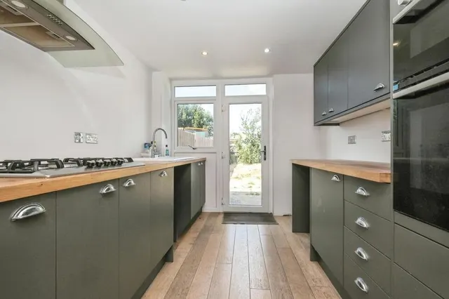 Photo 3 — Hythe Crescent, Seaford, East Sussex, BN25