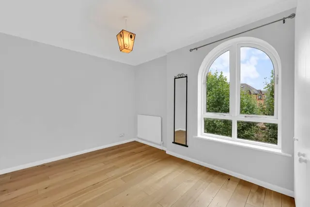 Photo 3 — Welland Mews, London, E1W