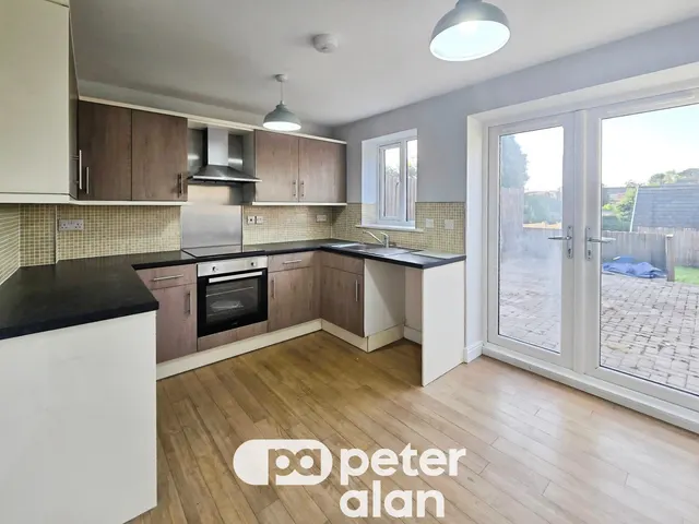 Dynevor Road, Neath, SA10, photo 2