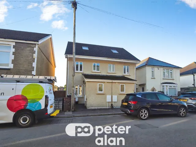 Dynevor Road, Neath, SA10, photo 1