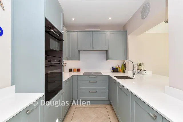 Loughton Way, Buckhurst Hill, IG9, photo 2