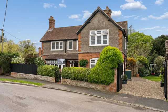 3 bedroom house — Newhaven, The Green, Hardwick, HP22 4DU