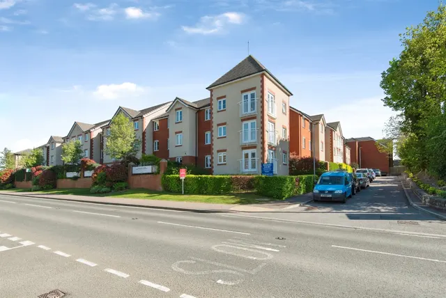 Goodes Court, Royston, photo 1