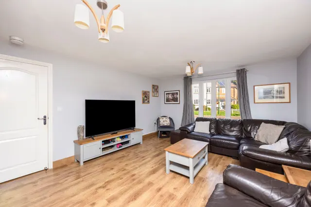 Rascals Close, Southwater, RH13, photo 3