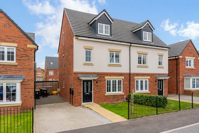 Daffodil Road, Halewood, Liverpool, Liverpool, L26 0AP, photo 1