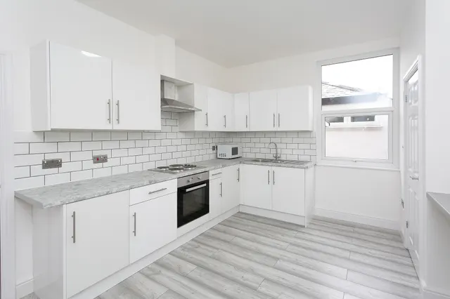 Photo 2 — Room 2, 109A, St. Albans Road, Watford