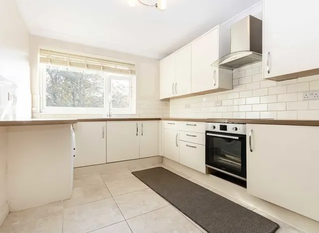 Mountcombe Close, Surbiton, KT6, photo 3