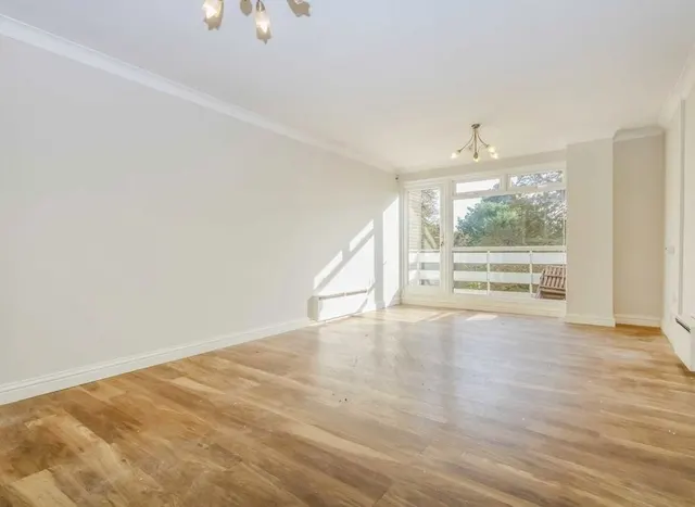 Mountcombe Close, Surbiton, KT6, photo 2