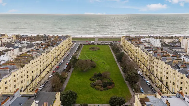 Brunswick Square, Hove, BN3, photo 1