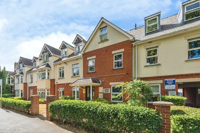Maybury Road, Woking, GU21, photo 1