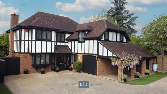 The Lindens, Loughton, photo 1