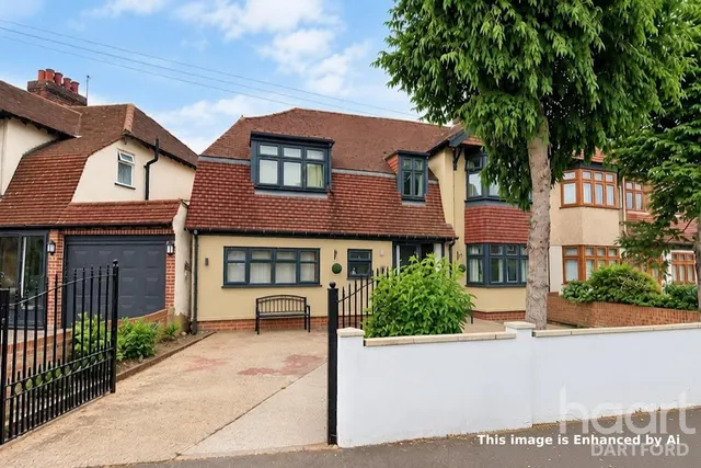 Lingfield Avenue, DA2, photo 1