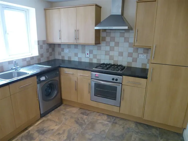 St Peters Close, Kidderminster, DY10, photo 2