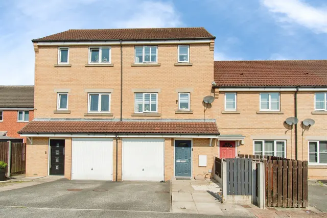 Bluebell Mews, CASTLEFORD, photo 1