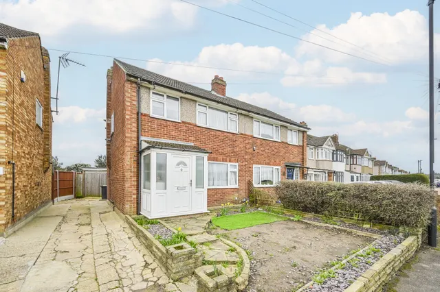 Waltham Cross, EN8, photo 1