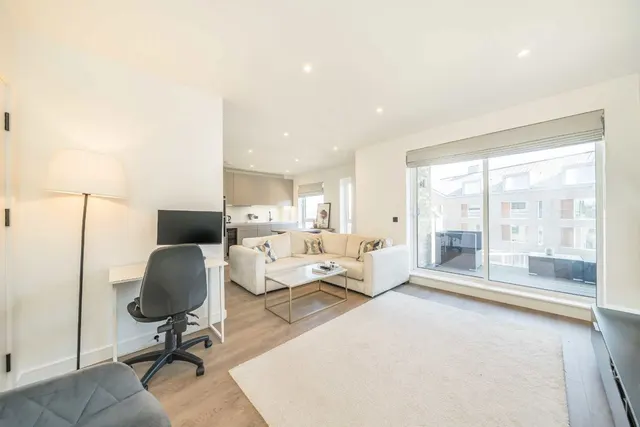 Ravensbury Terrace, SW18, photo 1
