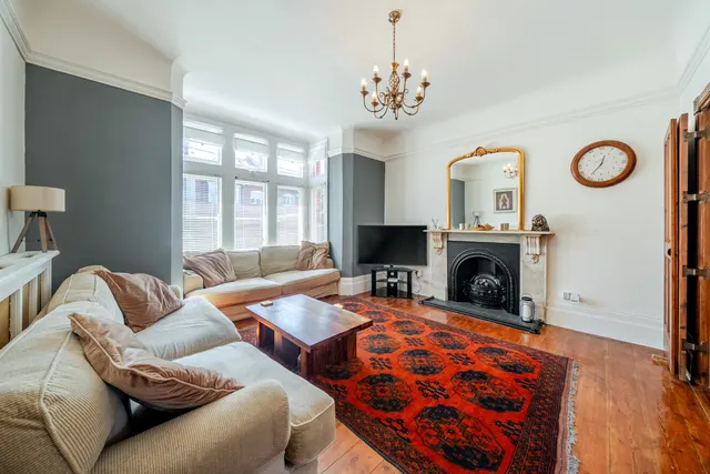Photo 2 — Barrow Road, Streatham Common, London, SW16