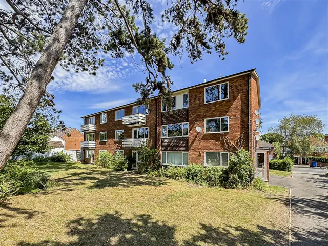 Clewer Hill Road, Windsor, SL4 4DW, photo 1