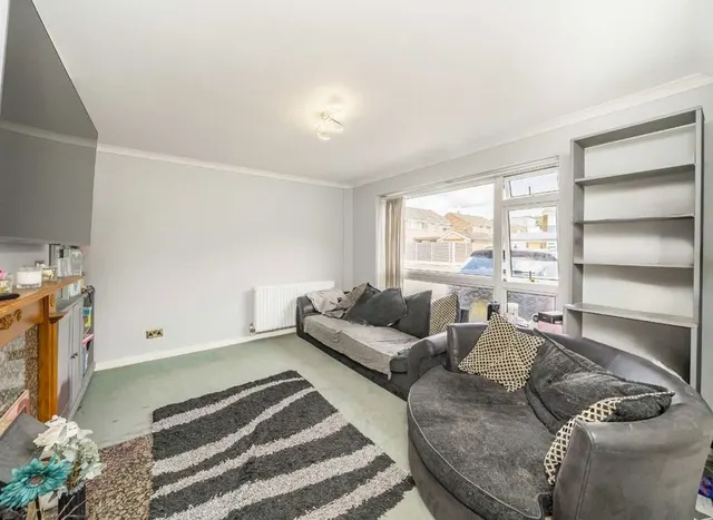 Photo 2 — Howard Close, Sunbury-On-Thames, TW16