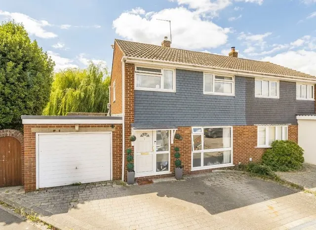 Howard Close, Sunbury-On-Thames, TW16, photo 1