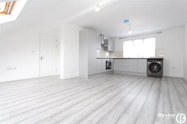 Park Avenue North, London, NW10, photo 2