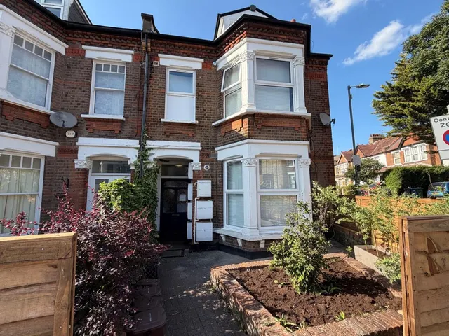 Mountfield Road, Finchley, photo 1