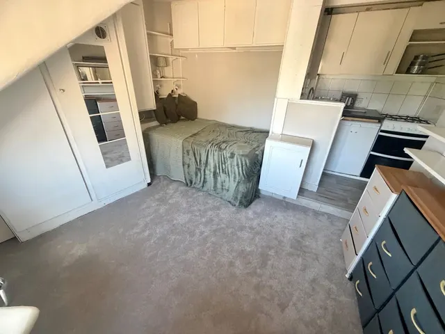 Photo 3 — Mountfield Road, Finchley