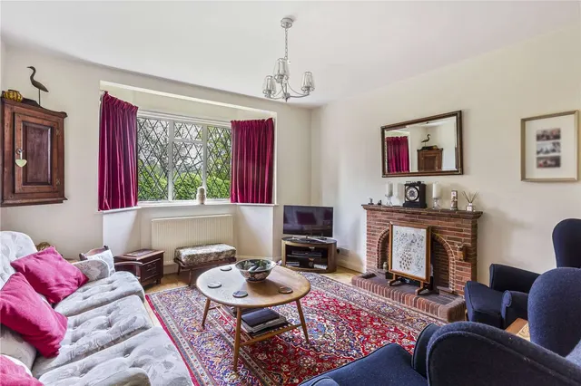 Photo 2 — Warners Hill, Cookham, Berkshire, SL6 9NU