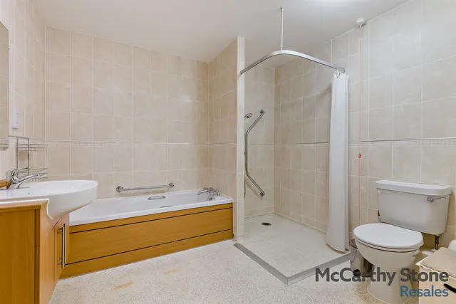 St. Georges Road, Cheltenham, GL50, photo 2