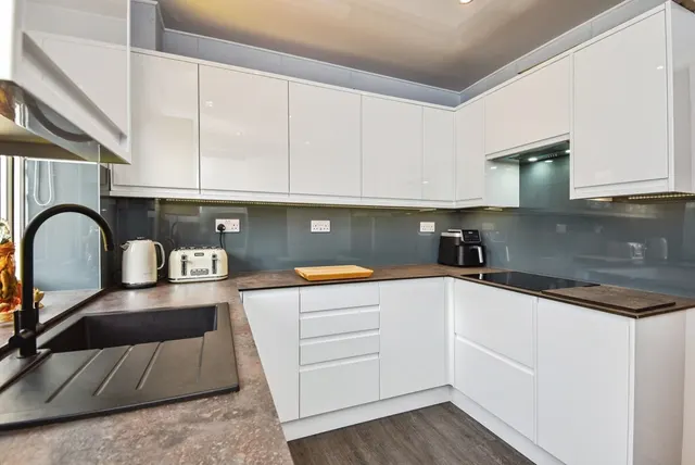 Slyne Hall Heights, Slyne, LA2, photo 3