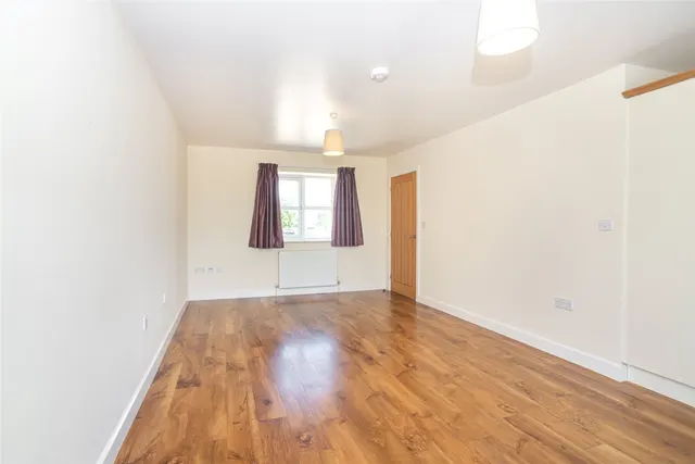 Llangefni, LL77, photo 2