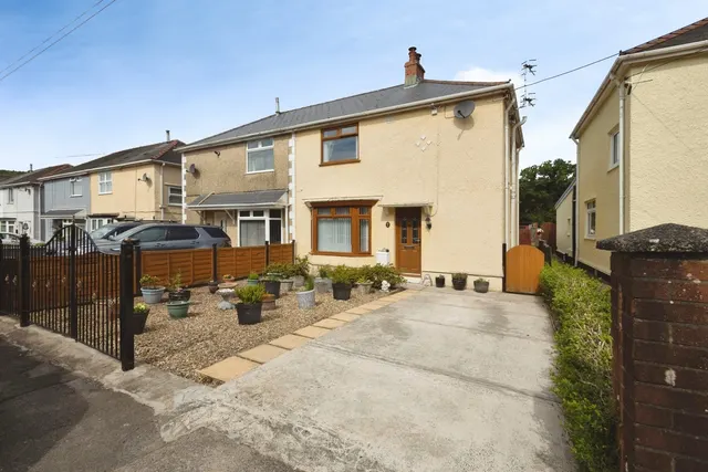 Pen Y Bont Terrace, Crynant, SA10, photo 1