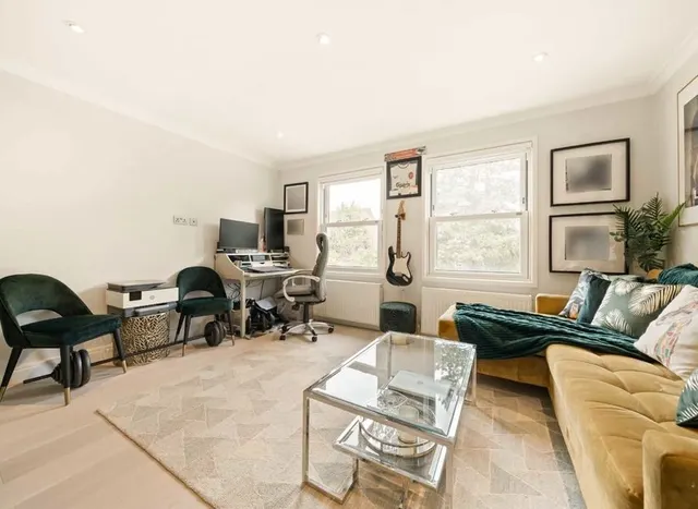 Photo 3 — Hogarth Close, Ealing, W5