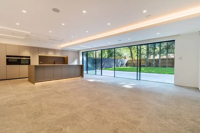 Photo 3 — Fairydell Close, Kings Langley WD4 9FB
