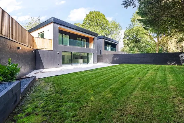 5 bedroom house — Fairydell Close, Kings Langley WD4 9FB