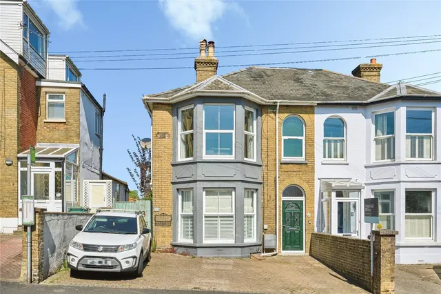 Mill Hill Road, Cowes, PO31, photo 1