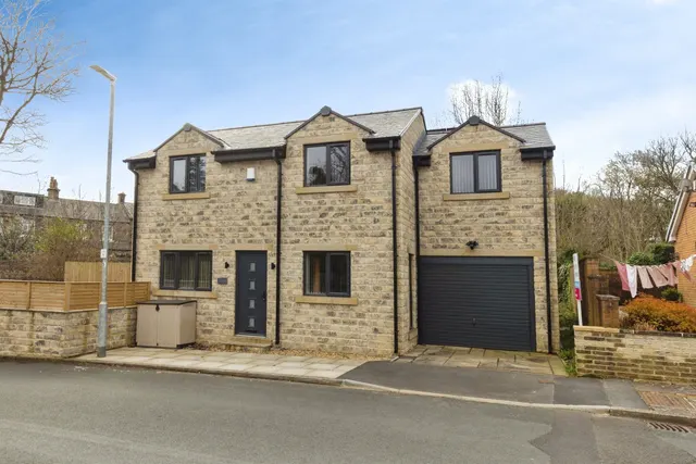 Westfield Drive, HALIFAX, photo 1