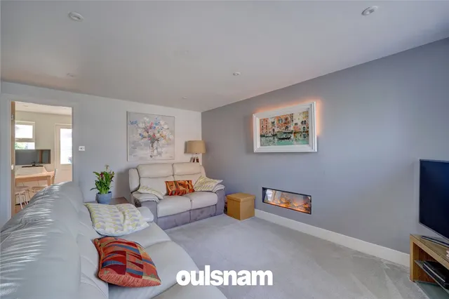 Photo 2 — Grosvenor Close, Droitwich, WR9 7SY