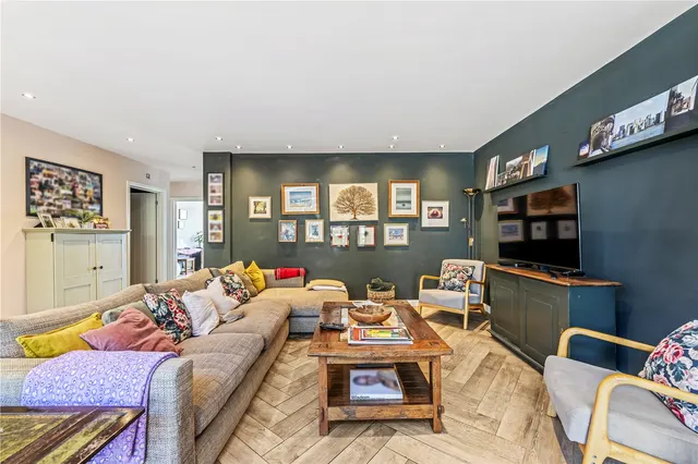 Photo 3 — Pembridge Avenue, Twickenham, TW2 6AE