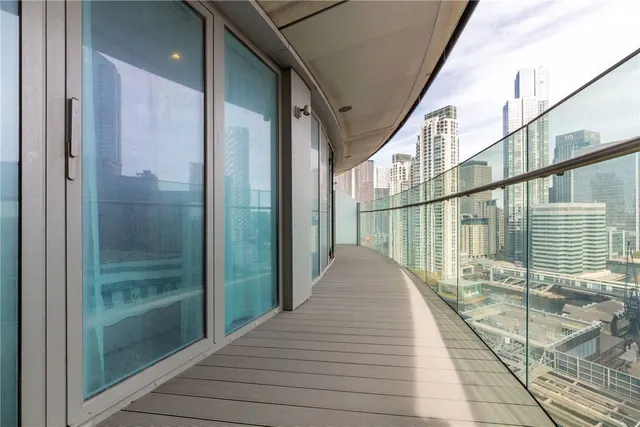 Crossharbour Plaza, Canary Wharf, photo 1