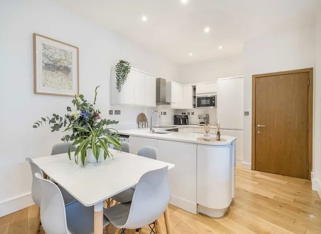 Photo 3 — Romeyn Road, Streatham, SW16